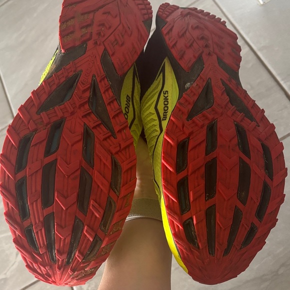 Brooks Men's Mazama Size 10.5 Vibrant Yellow and Red Athletic Shoes - Picture 9 of 11